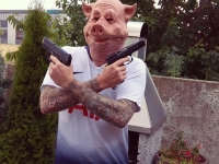 AK-47 / Scorpion EVO + 2 Wapens / 33 Patronen